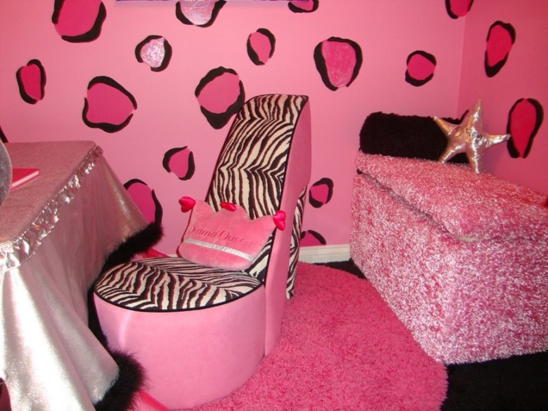 girls-bedroom-cool-girl-zebra-bedroom-design-and-decoration-using-pink-leopard-pattern-bedroom-wall-mural-including-round-furry-pink-rug-in-bedroom-and-decorative-high-heels-shoes-pink-zebra-bedroom-c-936x702.jpg