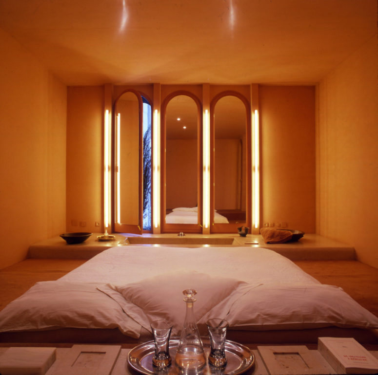 11-Rocking-a-bathtub-in-a-bedroom-is-a-fresh-and-trendy-idea-775x770.jpg