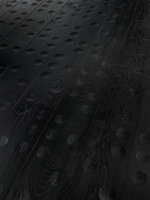 Edition NEA由堅固、雅緻的橡木製作而成，淺淺的圓形、幾何形狀的圖案裝飾著木地板。.jpg