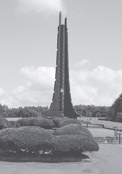 P45_聳立在野幌森林公園中的北海道百年紀念塔.jpg
