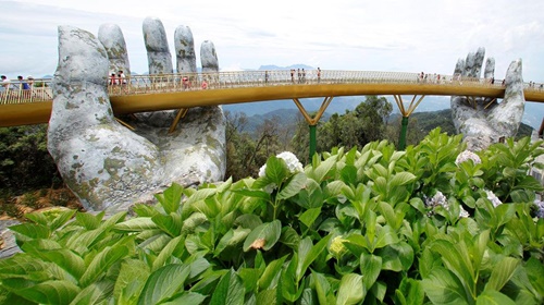 Panoramic-Bridge-In-Vietnam-Hands4.jpg