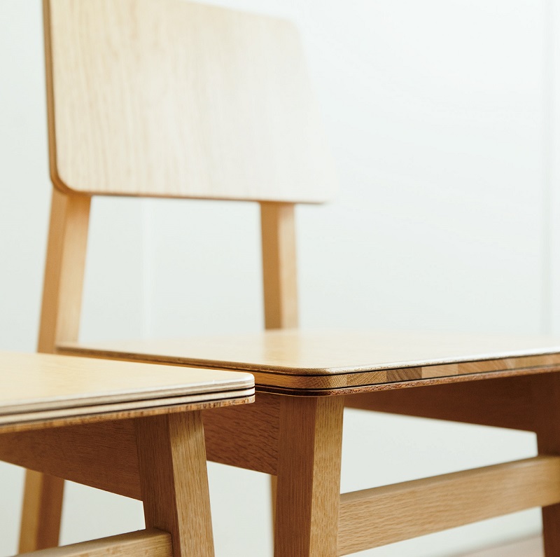 p.37 圖說：餐椅。椅背的截面也設計成了合板（Plywood）樣式。.jpg