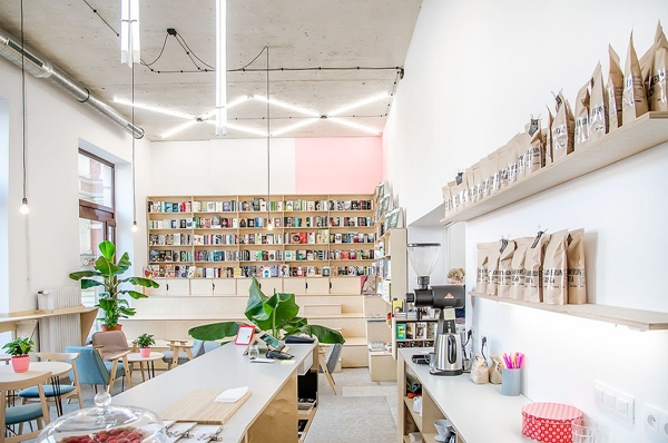 Bookstore-section-of-the-coffee-shop-with-stadium-seating-at-the-back.jpg