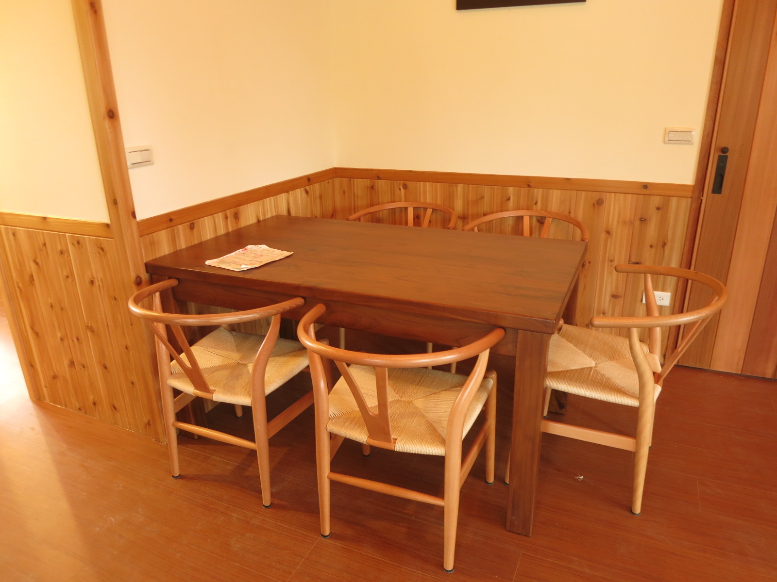 埔里-傅文重-簡單型餐桌176cm、卡爾馬休閒椅x6 (2).JPG